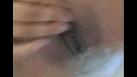 La pareja familiar está depravada en el baño