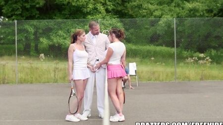 Sex Friends con un tío rico en una cancha de tenis