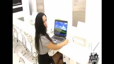 El secretario se masturba
