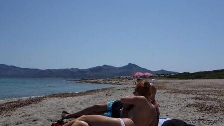 Mamada pública en la playa