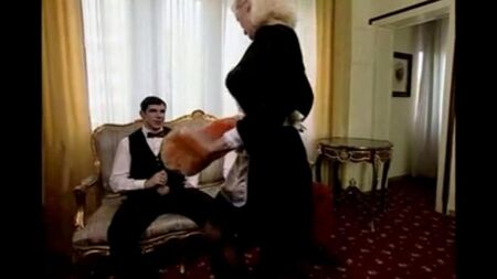 Una chica madura soñaba con una basura dura con el dueño