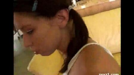 El hermano folló con dureza a su hermana en Anus