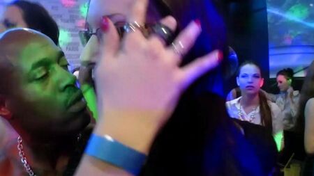 Mujeres folladas públicamente stripper