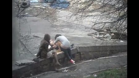 El chico fotografió sexo en la calle
