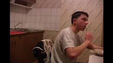 Mamá violada en la cocina, más fresca que solo incesto