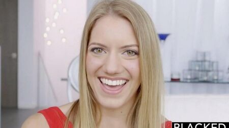 Dick Long Dick entra en cada hoyo de la rubia
