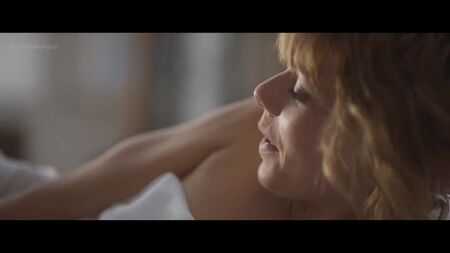 Sallie Harmsen desnuda (cubierta) - Devils, temporada 1 (2020) HD 1080p Ver online / Sallie Harmsen - Devils