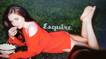 Homenaje al semen en los pies de Alison Brie