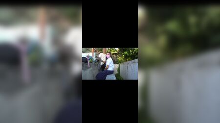 Una estudiante filipina y un profesor filipino mantienen relaciones sexuales en un cementerio público