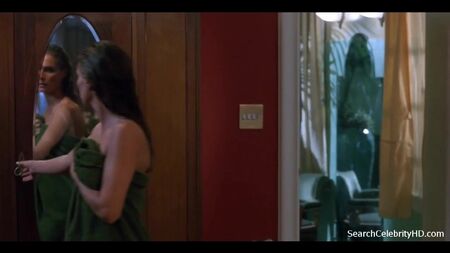 Jennifer O'Neill desnuda - Comprometida