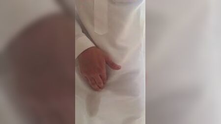 Levanta el dobladillo del thawb