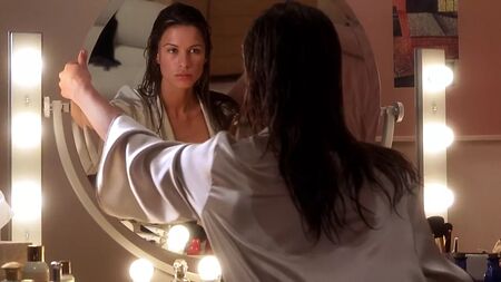 Rhona Mitra - El hombre invisible (2000)