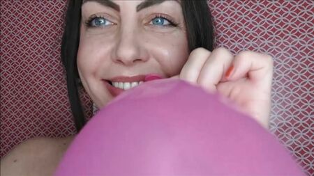 Vídeo sobre el fetiche de los globos y la masturbación