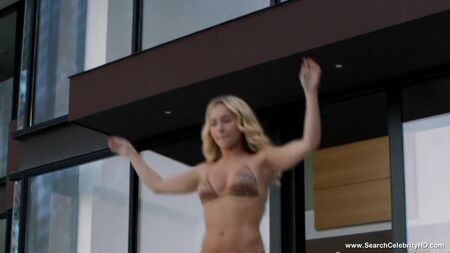 Hayden Panettiere - Nashville - Escenas en bikini - HD