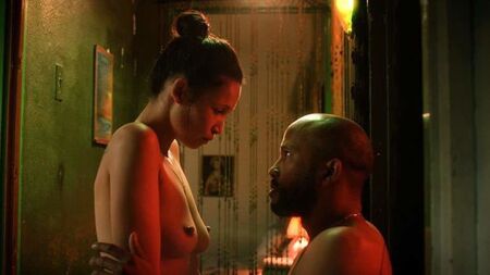 Escena de desnudo de Monique Rockman en «Nommer 37» en ScandalPlanet.Com