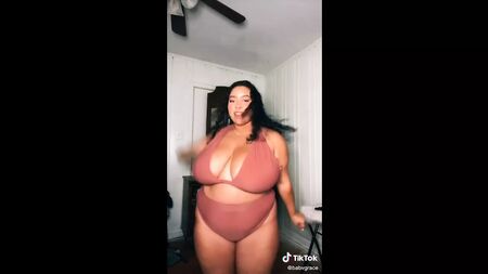 Fans de TikTok amantes de los pechos grandes