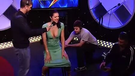 Howard Stern y Adrianne Curry (supermodelo) se montan en el Sybian