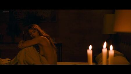 Abbey Lee Kershaw (escenas de desnudo de Abbey Lee Kershaw en «Elizabeth Harvest», 2018)
