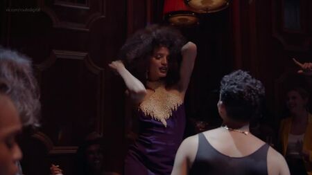 Indya Moore desnuda (cubierta) - Pose, temporada 2, episodio 7 (2019) HD 1080p Ver online