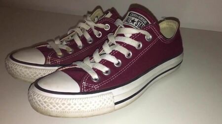 Los zapatos de mi hermana: Converse bajos granates, parte 2, 4K