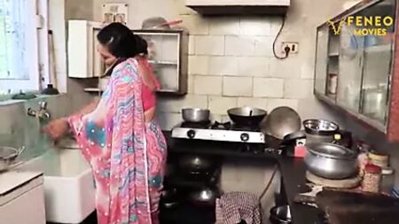 El coño de Desi Bhabhi en plena acción, al más puro estilo sensual y tetona