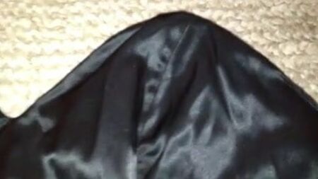 Vestido de gala de satén negro