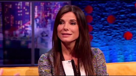 Las piernas sensacionales de Sandra Bullock