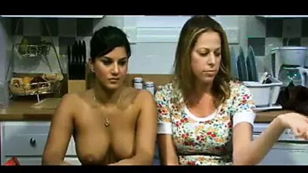 La polémica sobre las fotos de Sunny Leone en topless