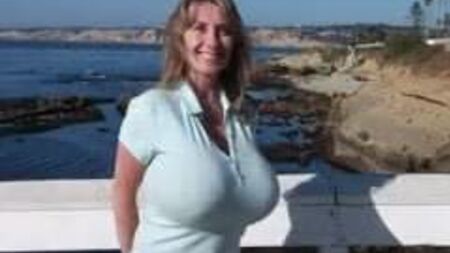 Nancy, las tetas grandes