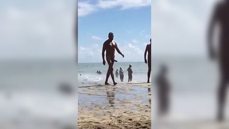 Polla grande heterosexual en la playa