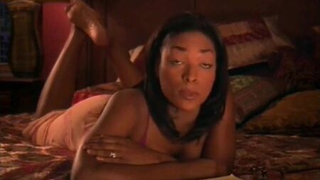 Kellita Smith: pies descalzos y sensuales