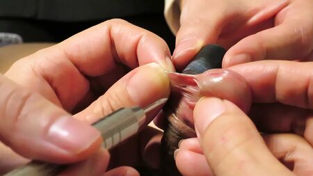 Hacerse un piercing en el frenillo del pene