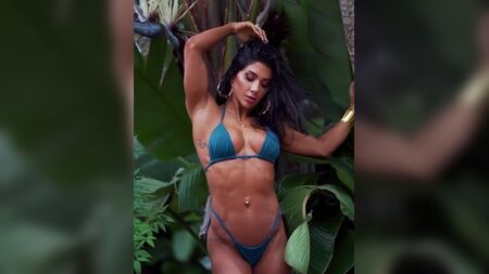 la guapísima Deniz Saypinar