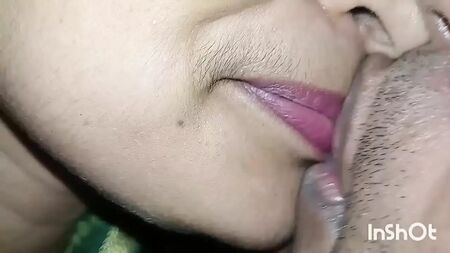 Vídeo xxx de la sexy india Lalita, una pareja india manteniendo relaciones sexuales y disfrutando del sexo; una recién casada follada con mucha fuerza