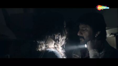 Dedh Ishqiya. Escena del beso entre Huma Qureshi y Arshad Warsi