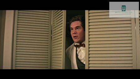Adam Devine desnudo en «Game Over Man»