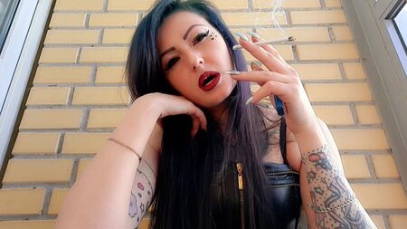 Fetiche del tabaco, por la dominatrix Nika