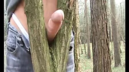 El árbol le ayuda a correrse.flv