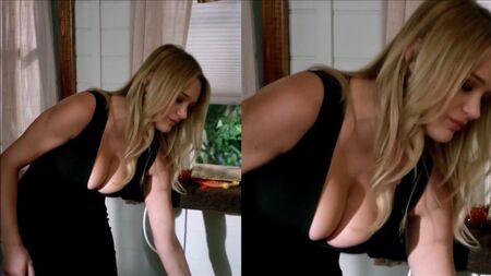 Los grandes pechos de Hunter King a punto de salirse