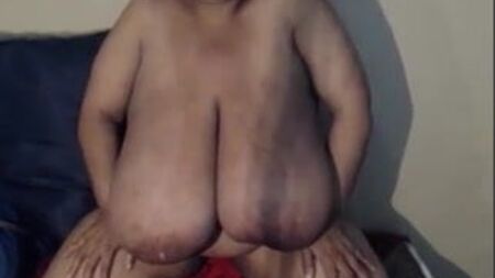 Tetas gigantes de una amateur negra