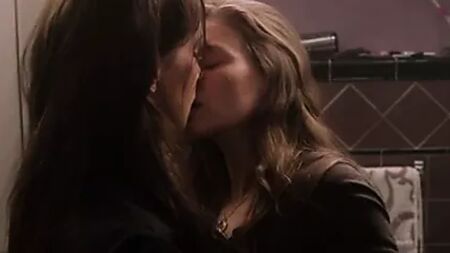 Katie Cassidy y Tracy Spiridakos - «Kill for Me»