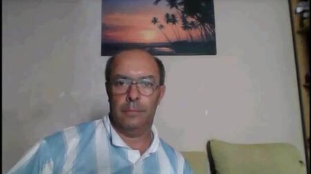 papá argentino cachondo por la cámara