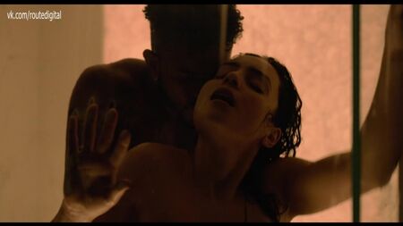 Lex Scott Davis, Andrea Londo desnuda - SuperFly (2018) HD 1080p Ver online