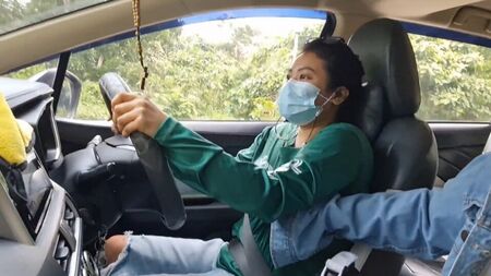 Conductor de Grab filipino follado a cambio de una propina extra - Pinay Lovers Ph