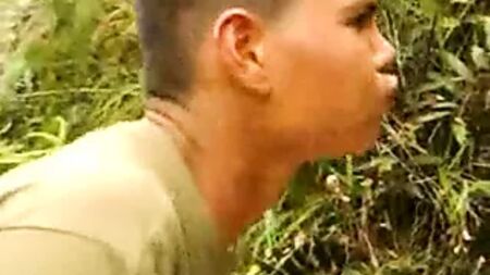 Se follaron a la anciana en el bosque madura madrastra follada en el bosque madre