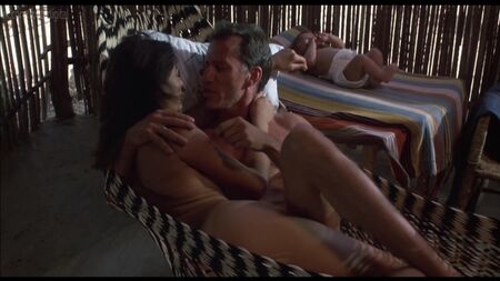 Elpidia Carrillo, Cynthia Gibb desnuda - Salvador (1986) HD 1080p Ver online