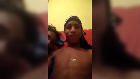 Jovencita de Río de Janeiro haciendo una mamada