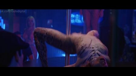 Roselyn Sánchez desnuda - Yellow (2006) HD 720p Ver en línea