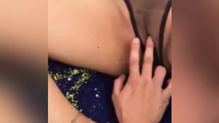 Una adolescente filipina asiática suelta piropos obscenos y quiere que se corra dentro de ella