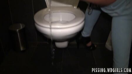 Archivo de meadas de WD Girls - 0150_dina_piss
